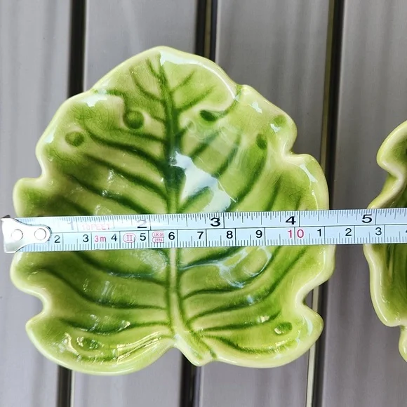 Monterey Collection Leaf-Shaped Ceramic Bowls Green Small Set Of 2 - Picture 11 of 13